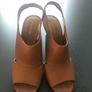 Coach leather tan size 7.5 sandals